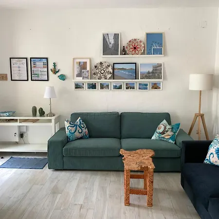 Del Brigante, 200m From The Beach, 80m², 2 Bedrooms, 4-5 Persons Feriehus Capitana